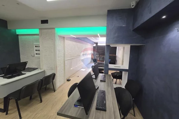 Dyqan ne Shitje Komuna Parisit Qendra Kristal 