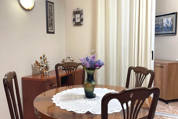 Shtepi me qera Apartament ne Tirane, 2+1, Mobilimi E mobiluar, Pagesa 60,000  Leke.