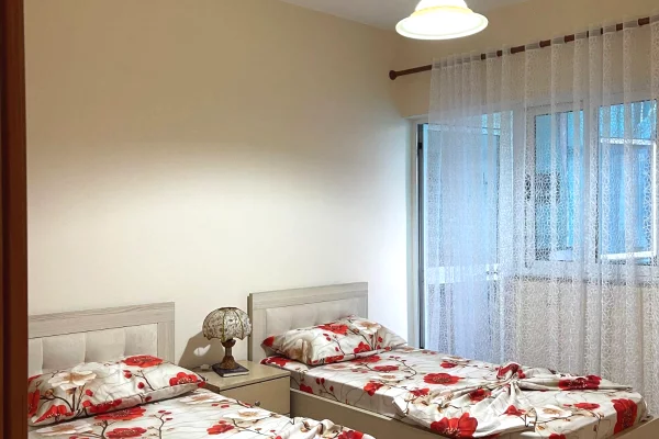 Shtepi me qera Apartament ne Tirane, 2+1, Mobilimi E mobiluar, Pagesa 60,000  Leke.