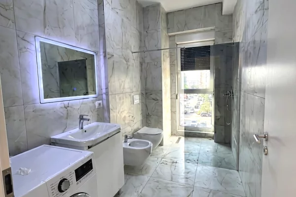 Shtepi me qera Apartament ne Tirane, 2+1, Mobilimi E mobiluar, Pagesa 650  Euro.