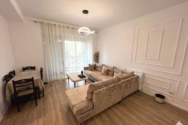 Shtepi me qera Apartament ne Tirane, 2+1, Mobilimi E mobiluar, Pagesa 650  Euro.