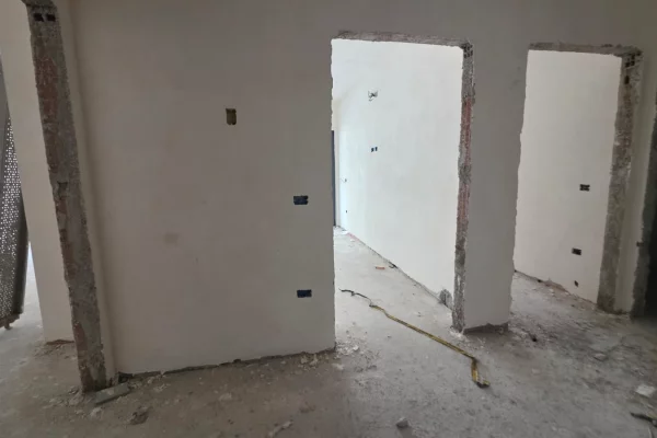 Shtepi ne shitje Apartament ne Tirane, 1+1, Mobilimi Bosh, pa mobiluar, Pagesa 110,000  Euro.