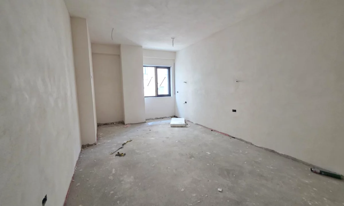 Shtepi ne shitje Apartament ne Tirane, 1+1, Mobilimi Bosh, pa mobiluar, Pagesa 110,000  Euro.