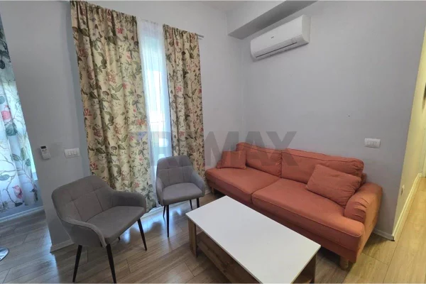 Shtepi me qera Apartament ne Tirane, 1+1, Mobilimi E mobiluar, Pagesa 400  Euro.