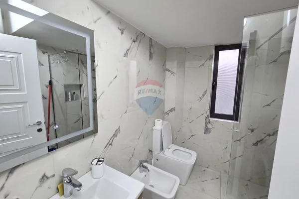 Shtepi me qera Apartament ne Tirane, 2+1, Mobilimi E mobiluar, Pagesa 800  Euro.