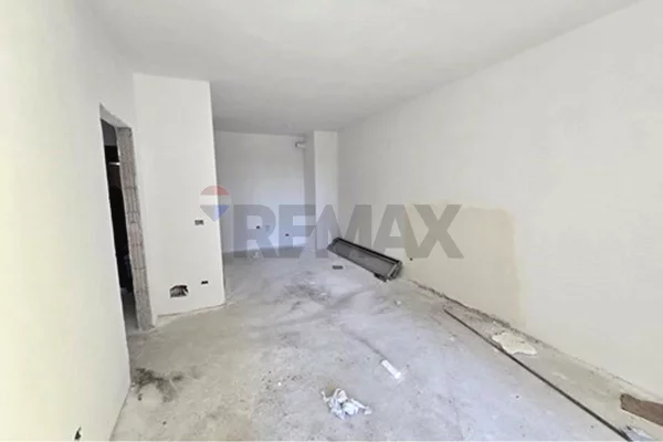 Shtepi ne shitje Apartament ne Tirane, 2+1, Mobilimi Bosh, pa mobiluar, Pagesa 125,000  Euro.
