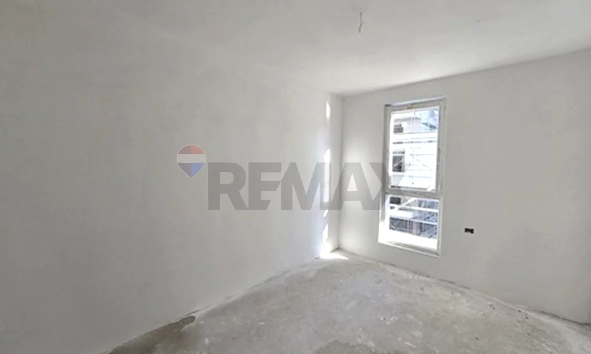 Shtepi ne shitje Apartament ne Tirane, 2+1, Mobilimi Bosh, pa mobiluar, Pagesa 125,000  Euro.