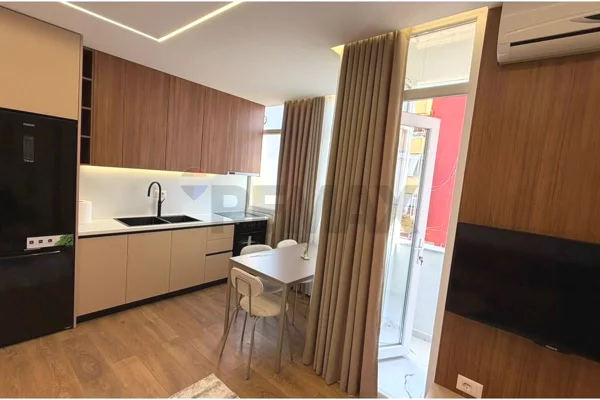 Shtepi ne shitje Apartament ne Tirane, 2+1, Mobilimi E mobiluar, Pagesa 15,800,000  Leke.