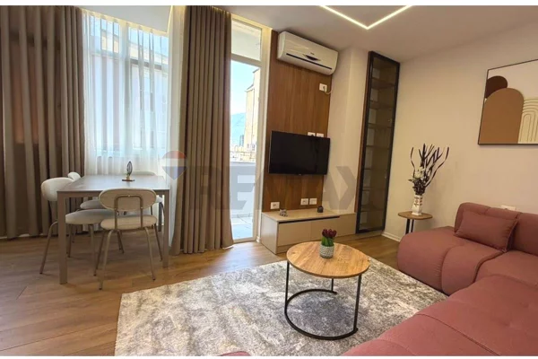 Shtepi ne shitje Apartament ne Tirane, 2+1, Mobilimi E mobiluar, Pagesa 15,800,000  Leke.