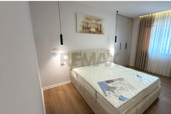 Shtepi ne shitje Apartament ne Tirane, 2+1, Mobilimi E mobiluar, Pagesa 15,800,000  Leke.