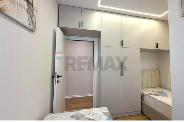 Shtepi ne shitje Apartament ne Tirane, 2+1, Mobilimi E mobiluar, Pagesa 15,800,000  Leke.