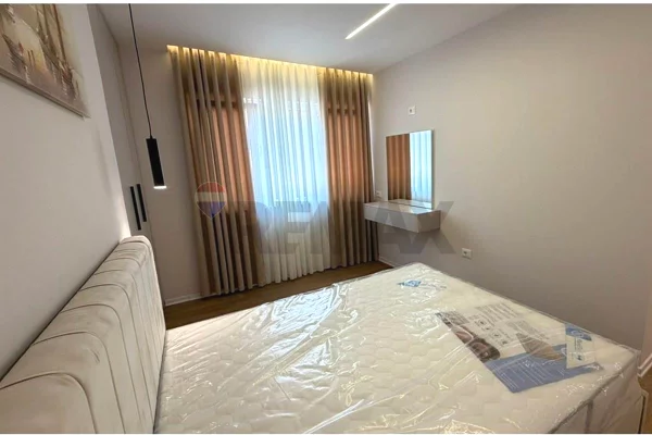 Shtepi ne shitje Apartament ne Tirane, 2+1, Mobilimi E mobiluar, Pagesa 15,800,000  Leke.