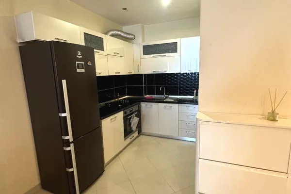 Shtepi me qera Apartament ne Tirane, 1+1, Mobilimi E mobiluar, Pagesa 45,000  Leke.