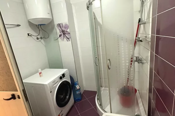 Shtepi me qera Apartament ne Tirane, 1+1, Mobilimi E mobiluar, Pagesa 45,000  Leke.