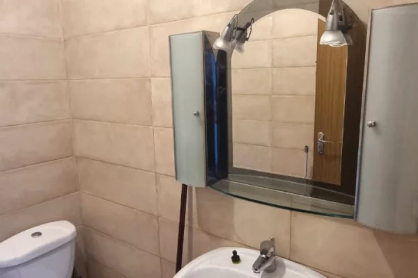 Shtepi me qera Apartament ne Tirane, 2+1, Mobilimi E mobiluar, Pagesa 40,000  Leke.