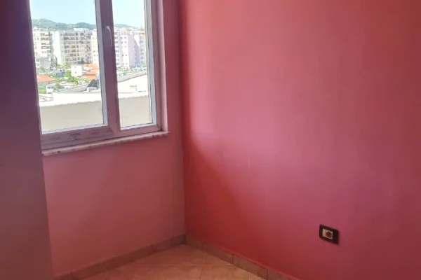 Shtepi me qera Apartament ne Tirane, 2+1, Mobilimi E mobiluar, Pagesa 40,000  Leke.