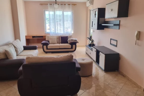 Shtepi me qera Apartament ne Tirane, 2+1, Mobilimi E mobiluar, Pagesa 40,000  Leke.