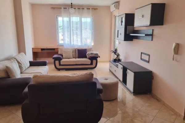 Shtepi me qera 2+1 ne Tirane - 40,000 Leke