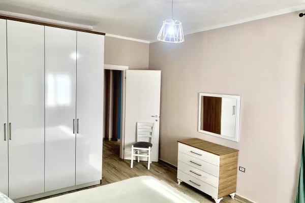 Shtepi me qera Apartament ne Elbasan, 2+1, Mobilimi E mobiluar, Pagesa 380  Euro.