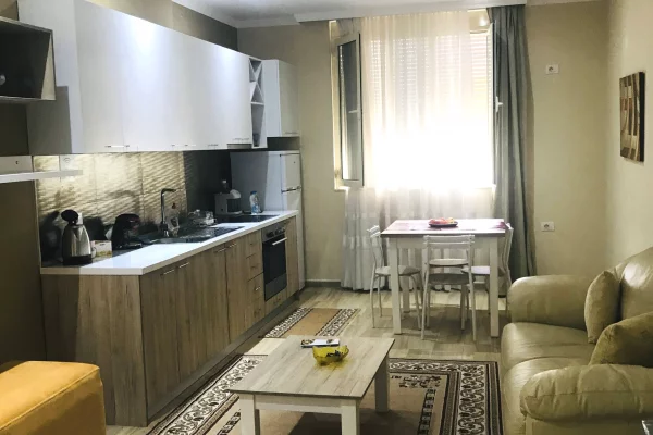 Shtepi me qera 2+1 ne Elbasan - 37,000 Leke