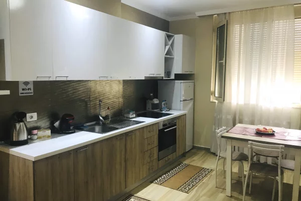Shtepi me qera Apartament ne Elbasan, 2+1, Mobilimi E mobiluar, Pagesa 37,000  Leke.