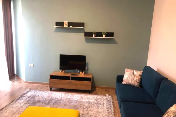 Shtepi me qera Apartament ne Elbasan, 1+1, Mobilimi E mobiluar, Pagesa 27,000  Leke.