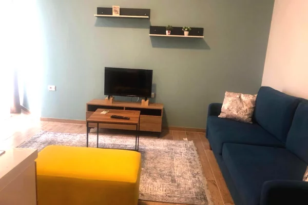 Shtepi me qera Apartament ne Elbasan, 1+1, Mobilimi E mobiluar, Pagesa 27,000  Leke.