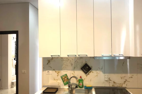 Shtepi me qera Apartament ne Elbasan, 1+1, Mobilimi E mobiluar, Pagesa 27,000  Leke.