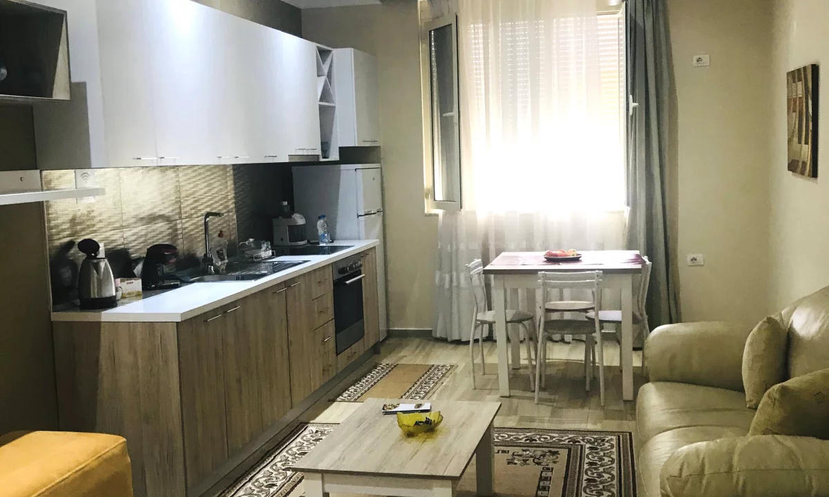 Shtepi me qera Apartament ne Elbasan, 2+1, Mobilimi E mobiluar, Pagesa 37,000  Leke.
