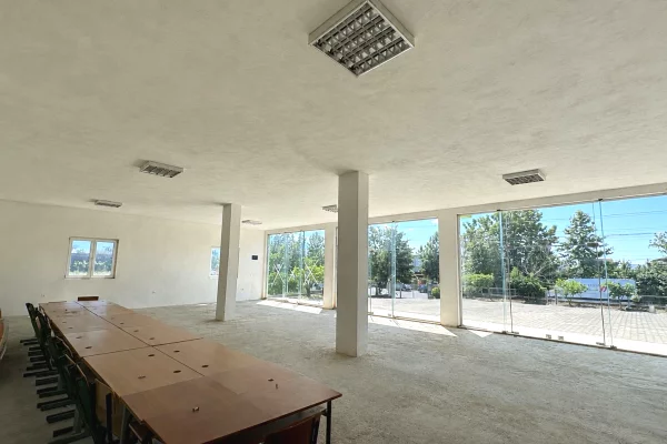 Jepet me Qera Kat i Pare dhe Kat i Dyte; Hapesire per Biznes, Klinika, Zyra, Magazina