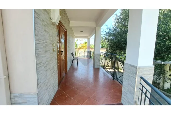Shtepi ne shitje Vila Luksoze ne Vlore, 3+1, Mobilimi E mobiluar, Pagesa 280,000  Euro.
