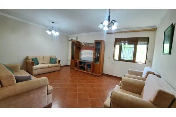 Shtepi ne shitje Vila Luksoze ne Vlore, 3+1, Mobilimi E mobiluar, Pagesa 280,000  Euro.