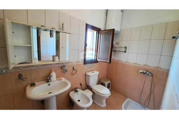 Shtepi ne shitje Vila Luksoze ne Vlore, 3+1, Mobilimi E mobiluar, Pagesa 280,000  Euro.