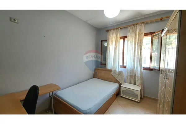Shtepi ne shitje Vila Luksoze ne Vlore, 3+1, Mobilimi E mobiluar, Pagesa 280,000  Euro.