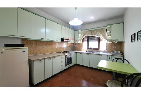 Shtepi ne shitje Vila Luksoze ne Vlore, 3+1, Mobilimi E mobiluar, Pagesa 280,000  Euro.