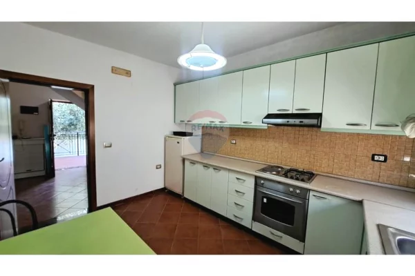 Shtepi ne shitje Vila Luksoze ne Vlore, 3+1, Mobilimi E mobiluar, Pagesa 280,000  Euro.