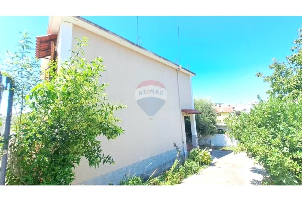 Shtepi ne shitje Vila Luksoze ne Vlore, 3+1, Mobilimi E mobiluar, Pagesa 280,000  Euro.