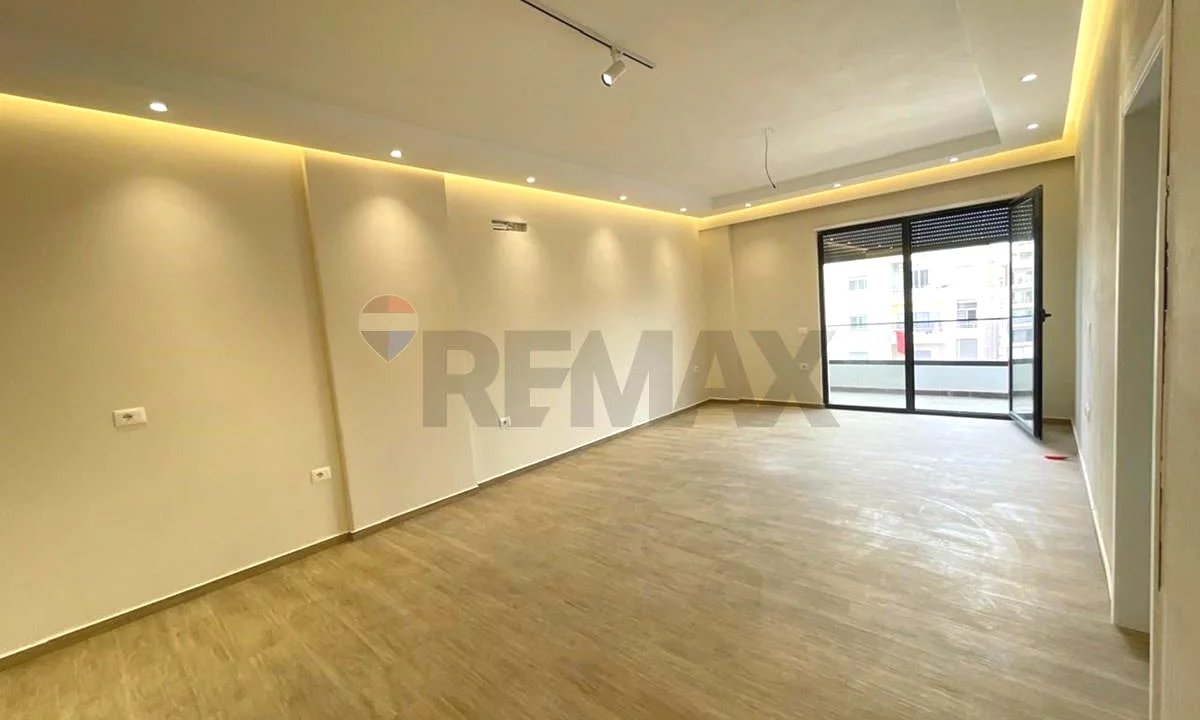Shtepi ne shitje Apartament ne Vlore, 2+1, Mobilimi Bosh, pa mobiluar, Pagesa 141,675  Euro.