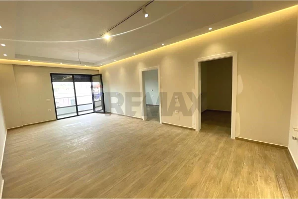 Shtepi ne shitje Apartament ne Vlore, 2+1, Mobilimi Bosh, pa mobiluar, Pagesa 141,675  Euro.