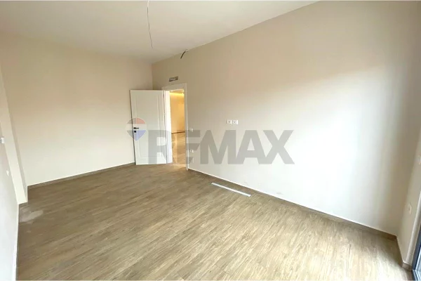 Shtepi ne shitje Apartament ne Vlore, 2+1, Mobilimi Bosh, pa mobiluar, Pagesa 141,675  Euro.
