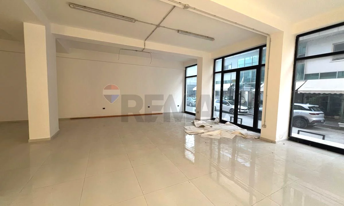 🏢✨ AMBIENT KOMERCIAL NE SHITJE – BULEVARDI ISMAIL QEMALI, VLORE ✨🏢