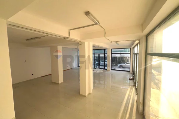 🏢✨ AMBIENT KOMERCIAL NE SHITJE – BULEVARDI ISMAIL QEMALI, VLORE ✨🏢
