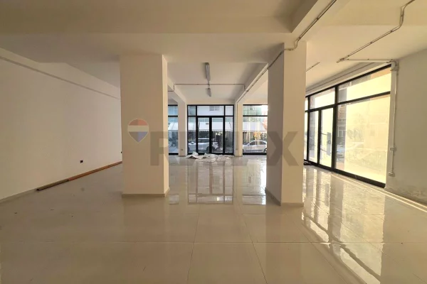 🏢✨ AMBIENT KOMERCIAL NE SHITJE – BULEVARDI ISMAIL QEMALI, VLORE ✨🏢