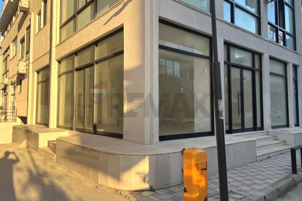 🏢✨ AMBIENT KOMERCIAL NE SHITJE – BULEVARDI ISMAIL QEMALI, VLORE ✨🏢
