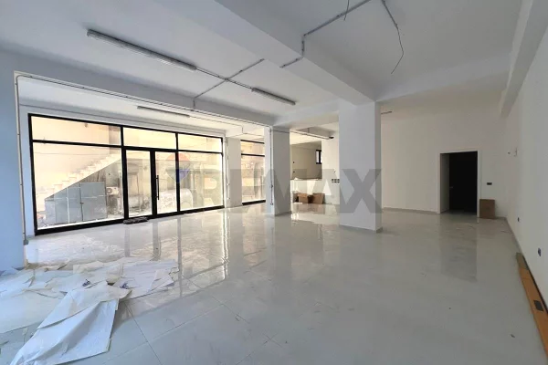 🏢✨ AMBIENT KOMERCIAL NE SHITJE – BULEVARDI ISMAIL QEMALI, VLORE ✨🏢