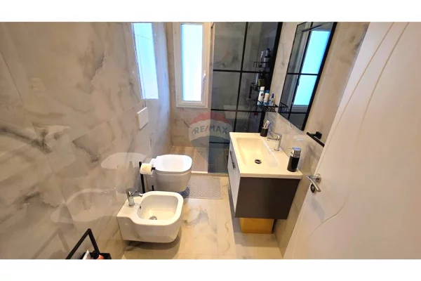 Shtepi ne shitje Apartament ne Vlore, 1+1, Mobilimi E mobiluar, Pagesa 187,000  Euro.