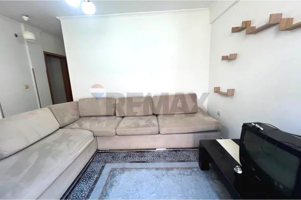 Shtepi ne shitje Apartament ne Vlore, 2+1, Mobilimi Pjeserisht e mobiluar, Pagesa 158,000  Euro.