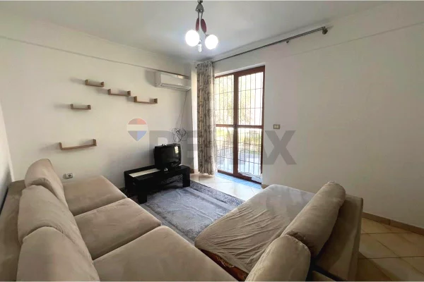 Shtepi ne shitje Apartament ne Vlore, 2+1, Mobilimi Pjeserisht e mobiluar, Pagesa 158,000  Euro.