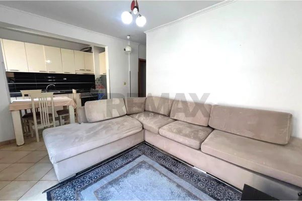 Shtepi ne shitje Apartament ne Vlore, 2+1, Mobilimi Pjeserisht e mobiluar, Pagesa 158,000  Euro.