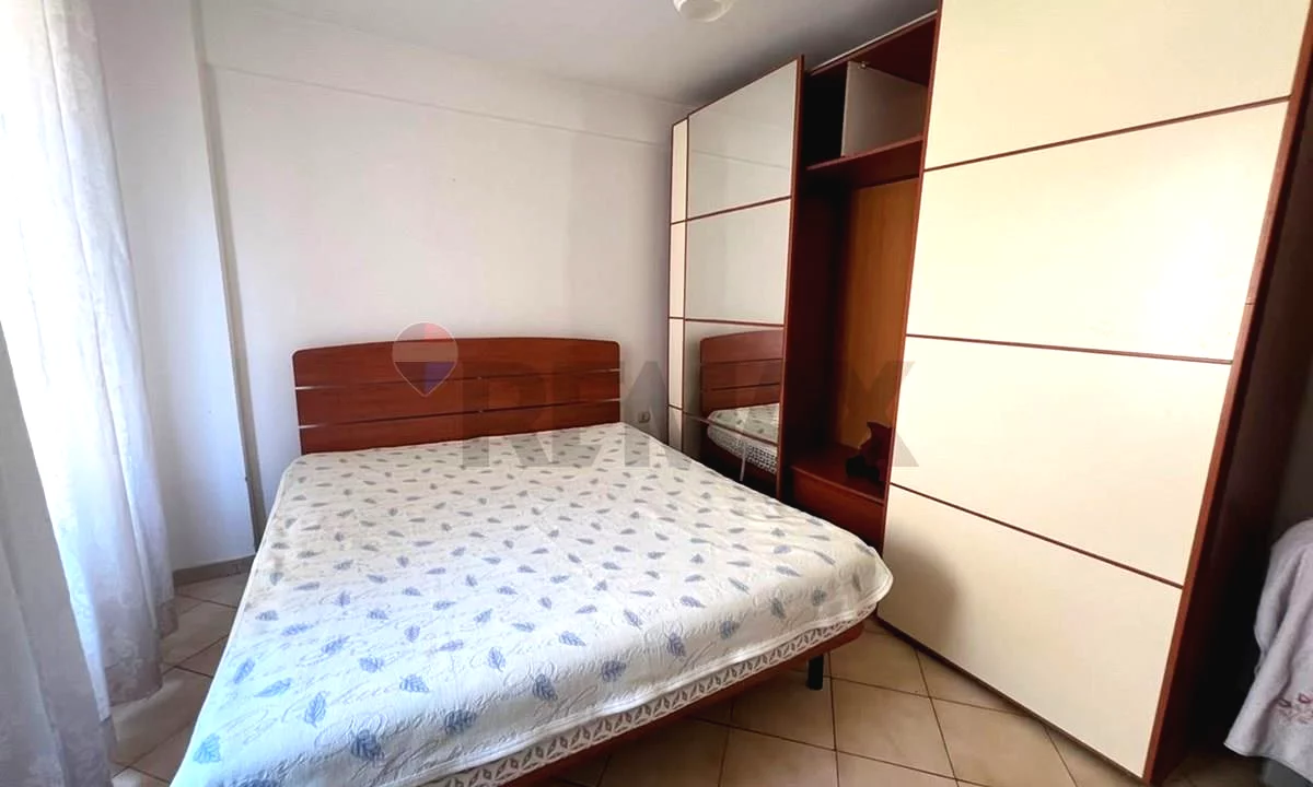 Shtepi ne shitje Apartament ne Vlore, 2+1, Mobilimi Pjeserisht e mobiluar, Pagesa 158,000  Euro.